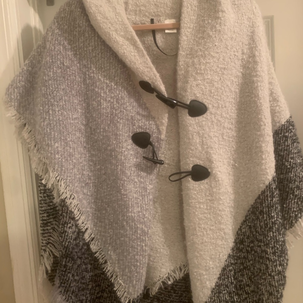 Poncho - Picture 2 of 2